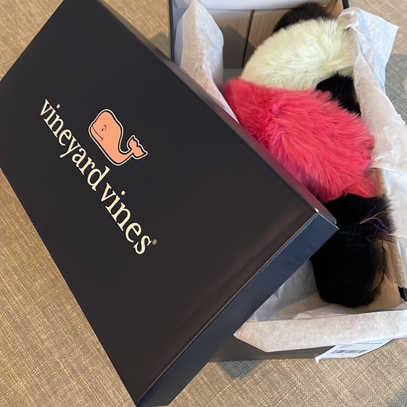 NIB 🐳 Vineyard Vines 🐳 Girls Faux Fur Slippers Size 1 🐳 - Picture 5 of 6